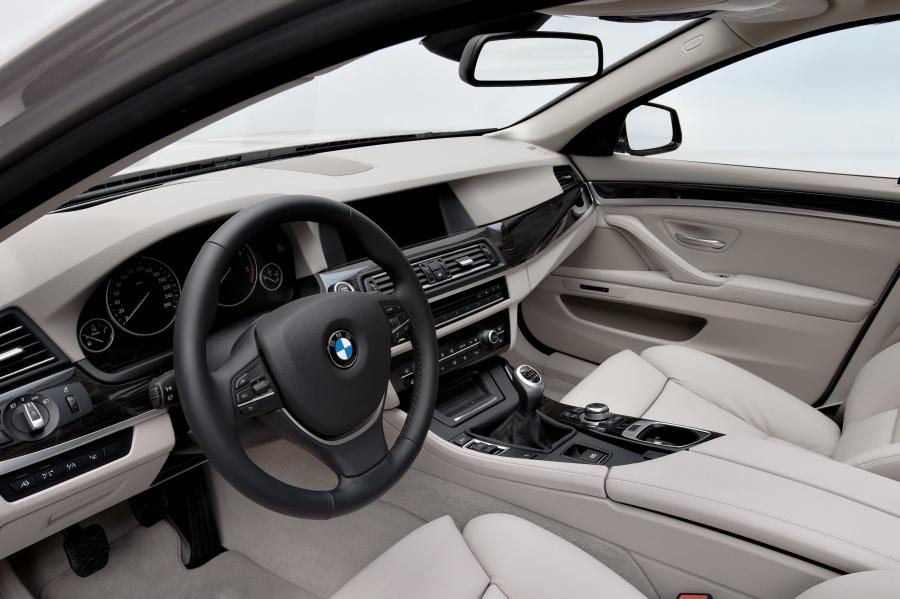  BMW 5-Series Touring 2011 года  (фото 31 из 59)